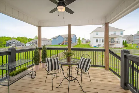 $410,000 | 11727 North Laurel Avenue, Kansas City, MO 64157