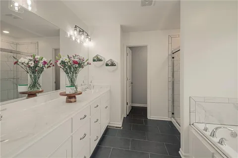 $410,000 | 11727 North Laurel Avenue, Kansas City, MO 64157