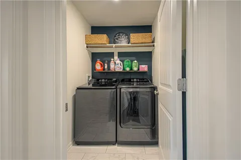 $410,000 | 11727 North Laurel Avenue, Kansas City, MO 64157