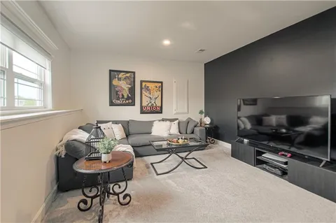 $410,000 | 11727 North Laurel Avenue, Kansas City, MO 64157