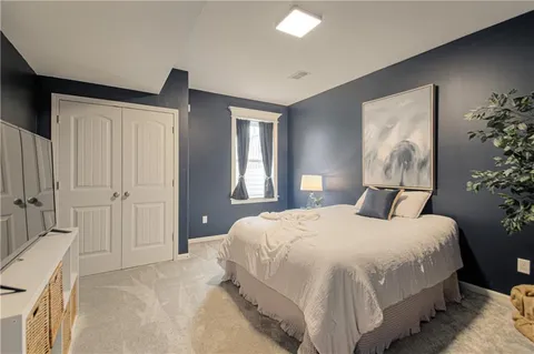 $410,000 | 11727 North Laurel Avenue, Kansas City, MO 64157