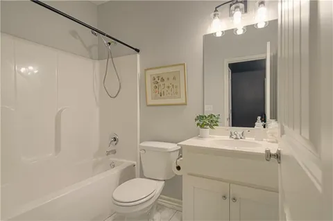$410,000 | 11727 North Laurel Avenue, Kansas City, MO 64157