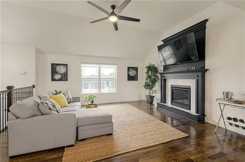 $410,000 | 11727 North Laurel Avenue, Kansas City, MO 64157