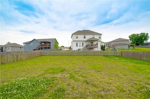 $410,000 | 11727 North Laurel Avenue, Kansas City, MO 64157