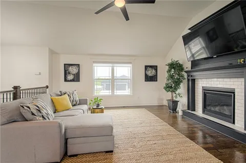 $410,000 | 11727 North Laurel Avenue, Kansas City, MO 64157