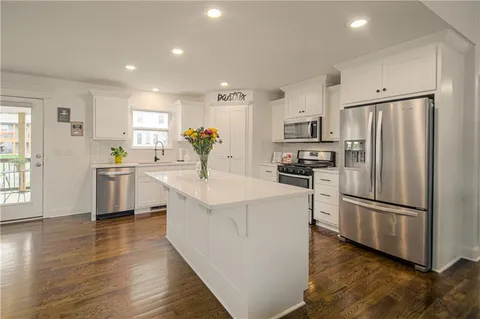 $410,000 | 11727 North Laurel Avenue, Kansas City, MO 64157