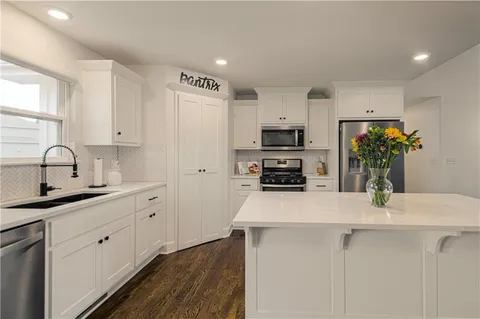 $410,000 | 11727 North Laurel Avenue, Kansas City, MO 64157