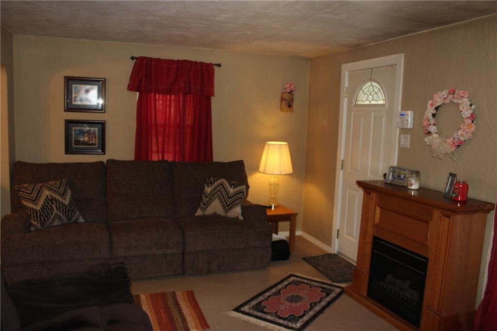 560 Old Farm Road Pittsburgh, PA 15234 - Photo 4 of 25
