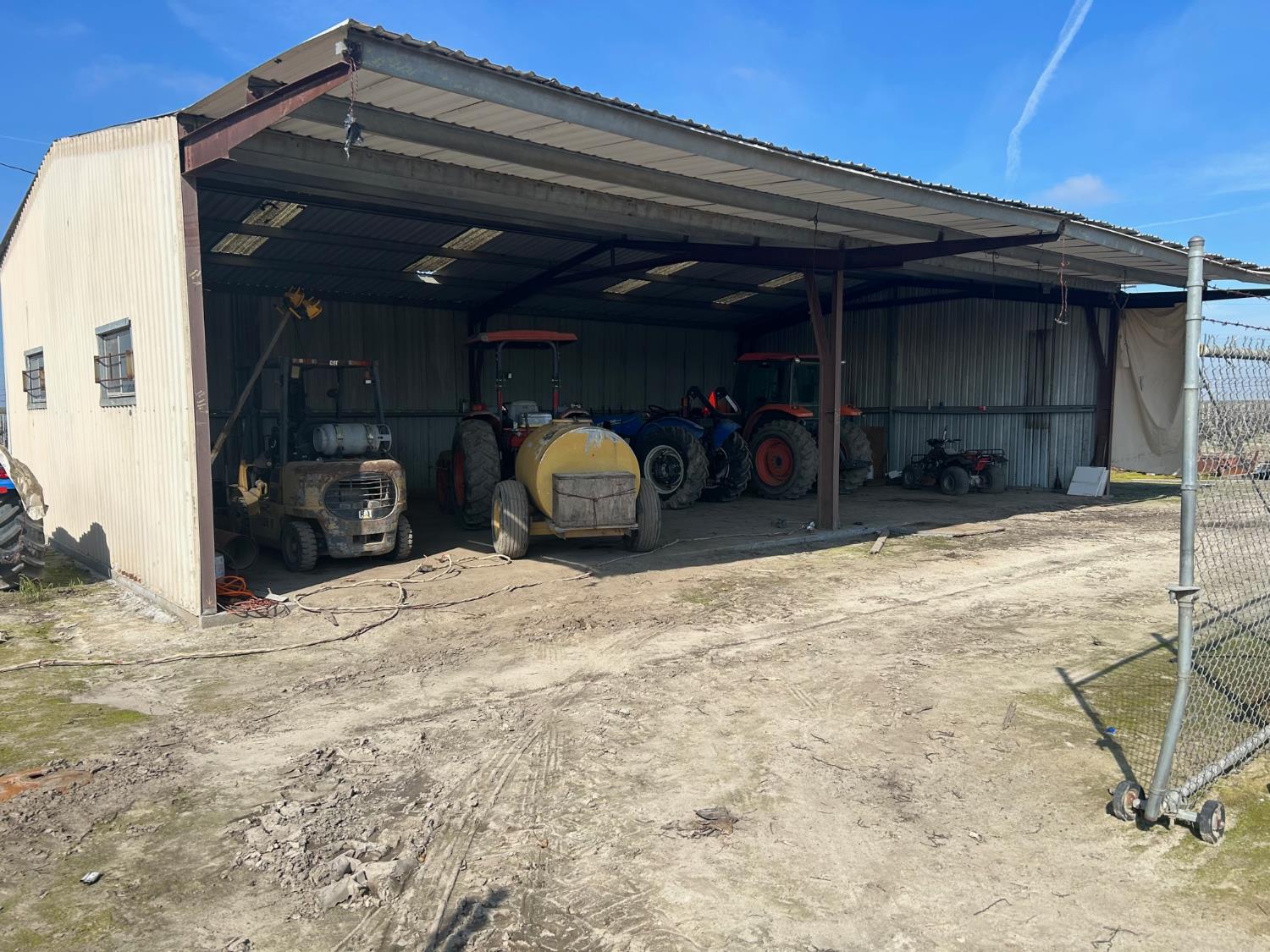 9577 South Del Rey Avenue Selma, CA 93662 - Photo 6 of 12 a view of garage