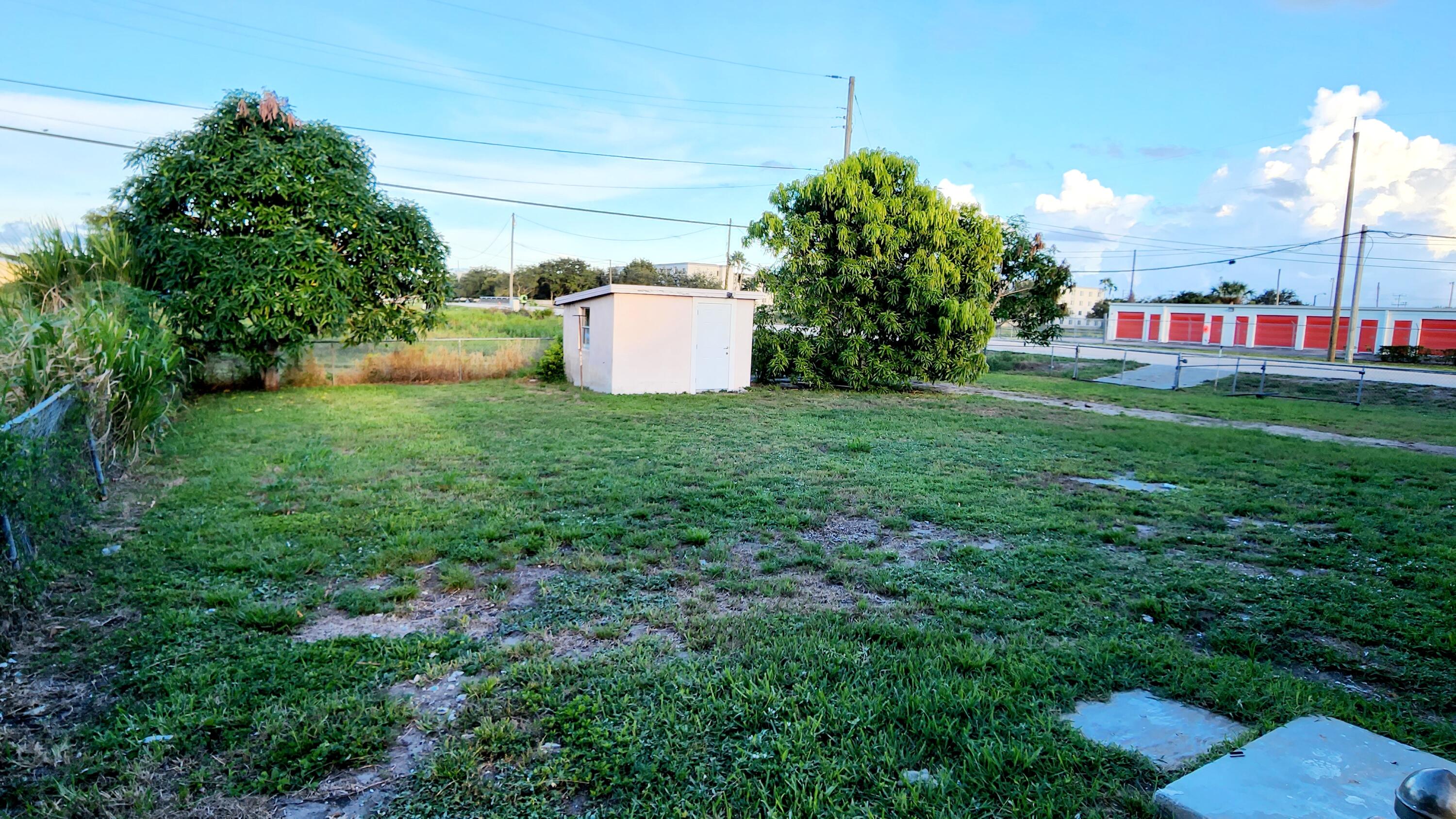 102 Engle Road Lake Worth, FL 33461 - Photo 16 of 16 Back yard