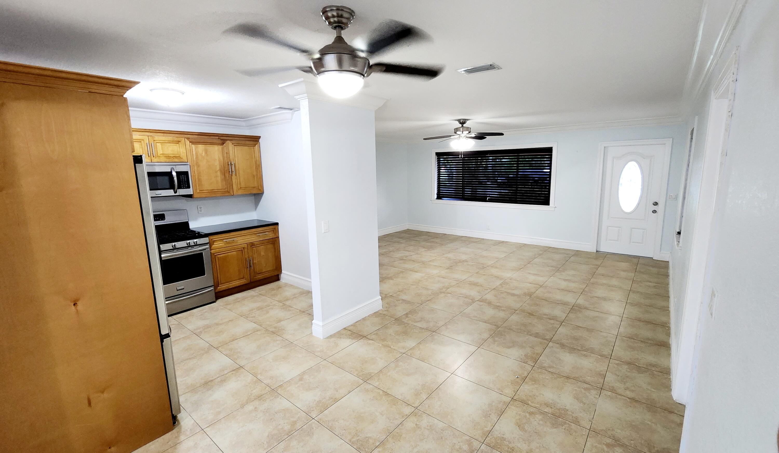 102 Engle Road Lake Worth, FL 33461 - Photo 4 of 16 Kitchen-dining area