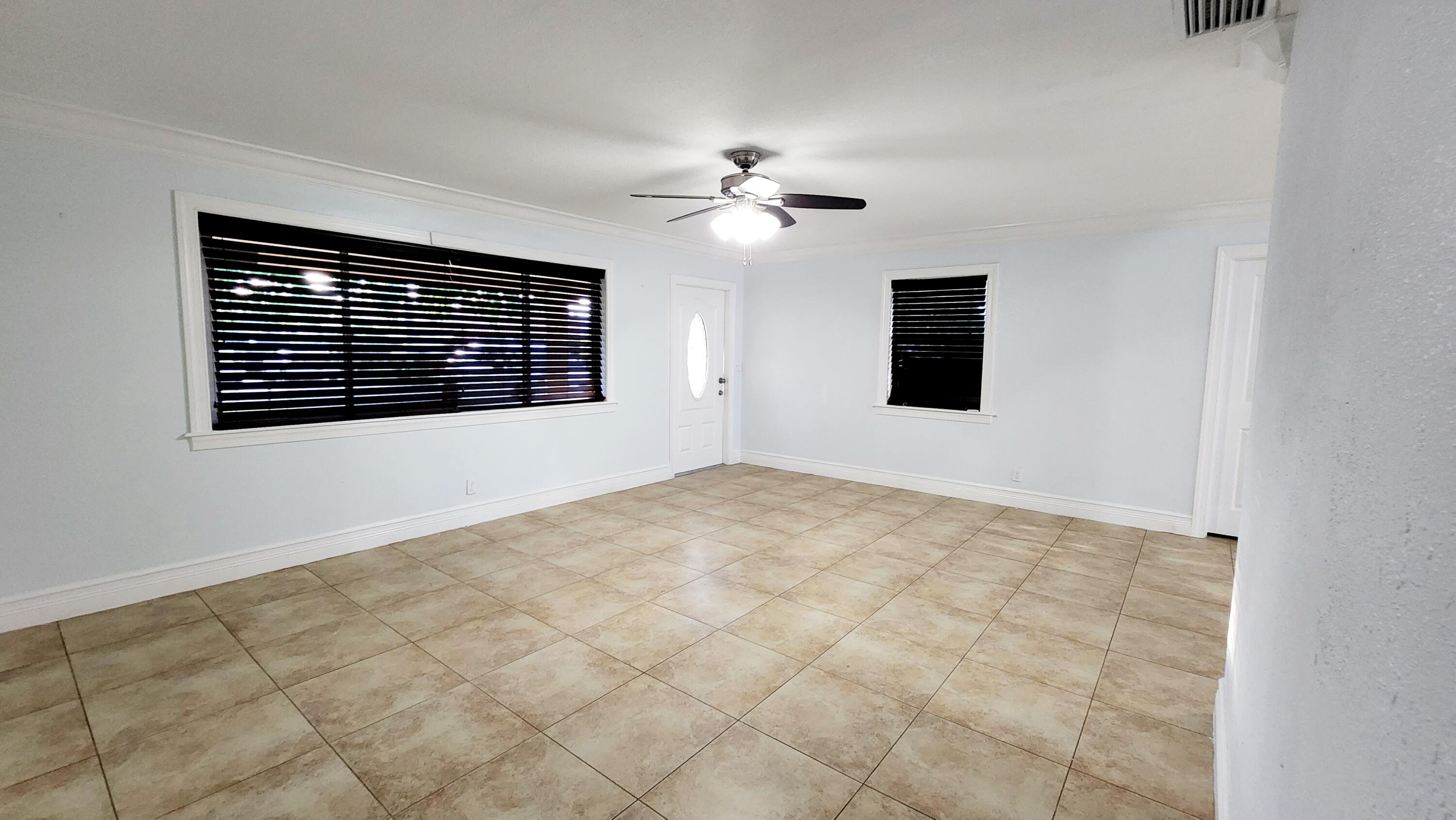 102 Engle Road Lake Worth, FL 33461 - Photo 5 of 16 LIving room