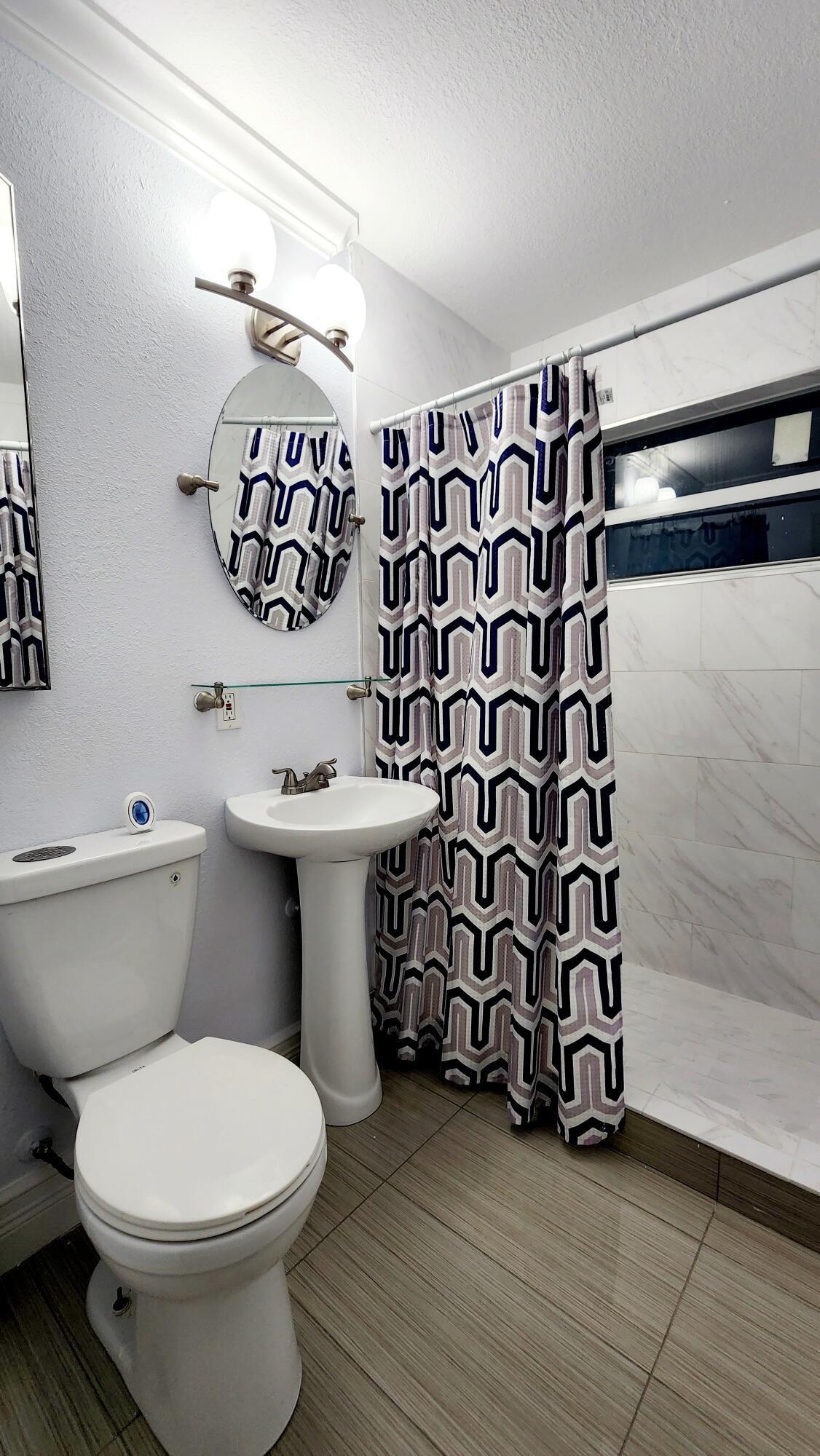 102 Engle Road Lake Worth, FL 33461 - Photo 8 of 16 Main bathroom