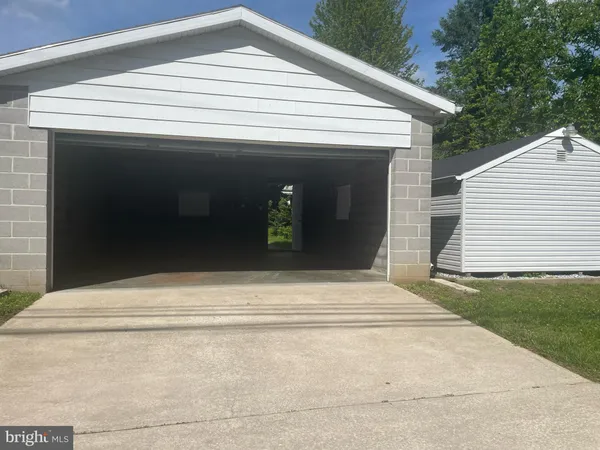 a view of back yard of the house