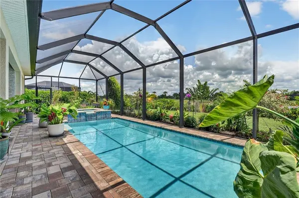 $925,000 | 18725 Lake Hammock Drive, Naples, FL 34114