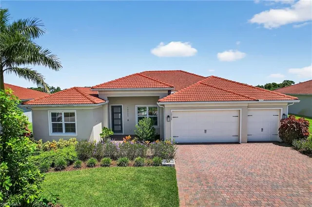 $999,000 | 18725 Lake Hammock Drive, Naples, FL 34114
