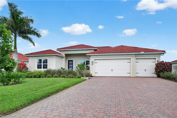 $925,000 | 18725 Lake Hammock Drive, Naples, FL 34114