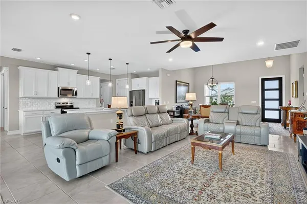 $925,000 | 18725 Lake Hammock Drive, Naples, FL 34114