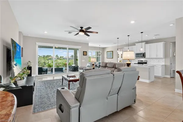 $925,000 | 18725 Lake Hammock Drive, Naples, FL 34114