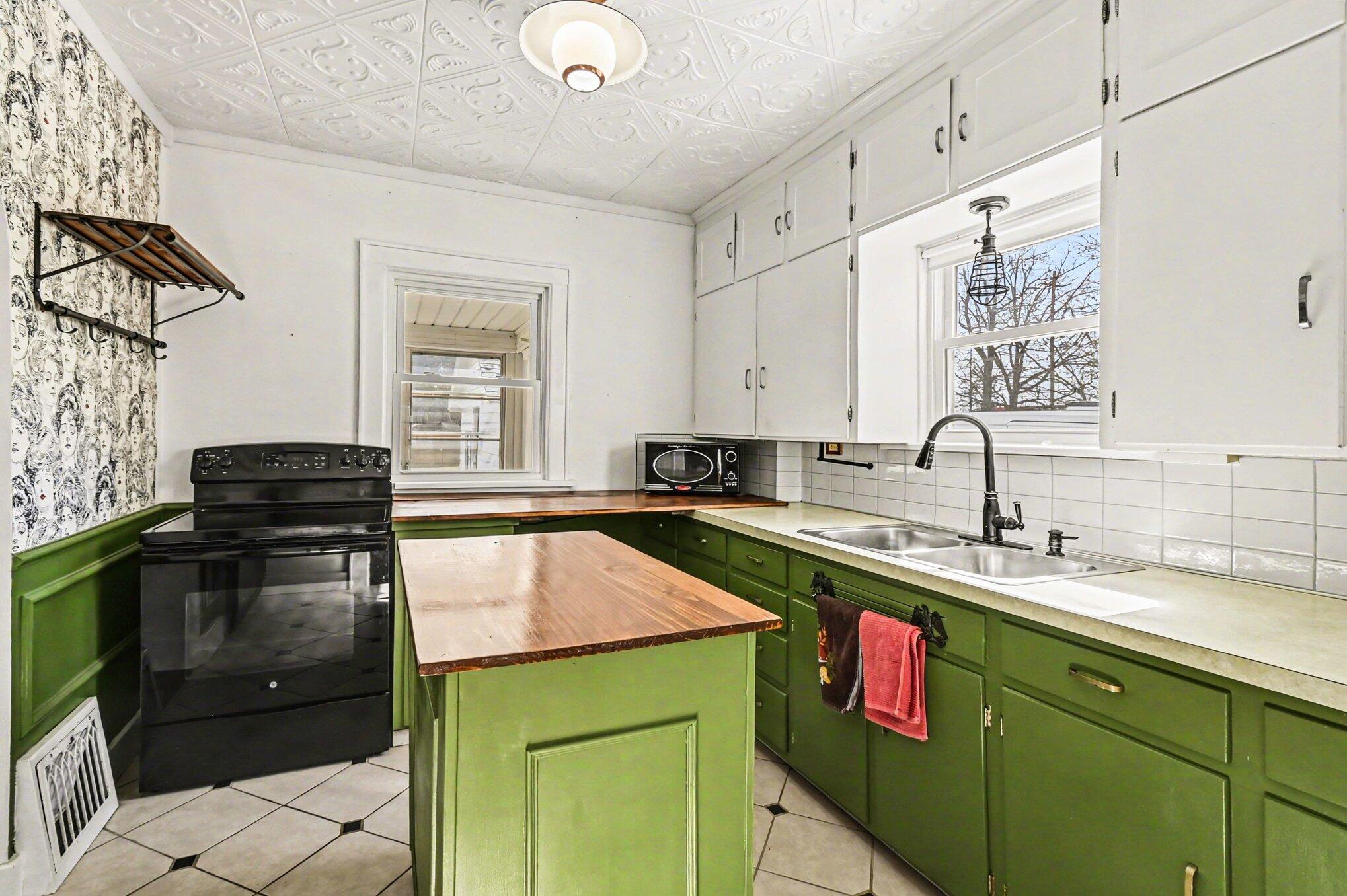 537 West Maple Street Mason, MI 48854 - Photo 9 of 24 mm7