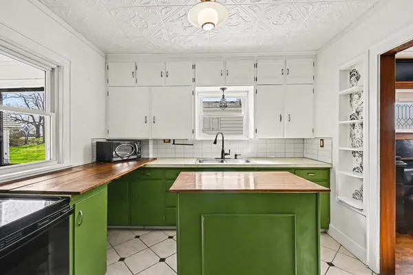 $229,900 | 537 West Maple Street, Mason, MI 48854