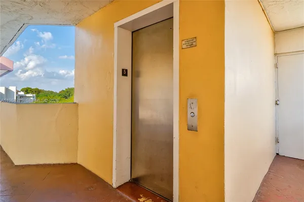 $2,200 | 8870 Fontainebleau Boulevard, Unit 503, Miami, FL 33172