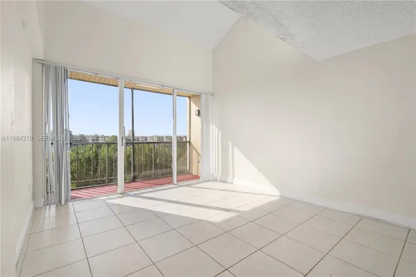 $2,200 | 8870 Fontainebleau Boulevard, Unit 503, Miami, FL 33172