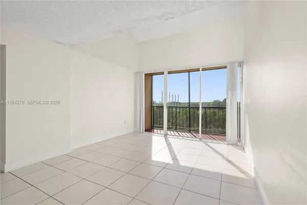 $2,200 | 8870 Fontainebleau Boulevard, Unit 503, Miami, FL 33172
