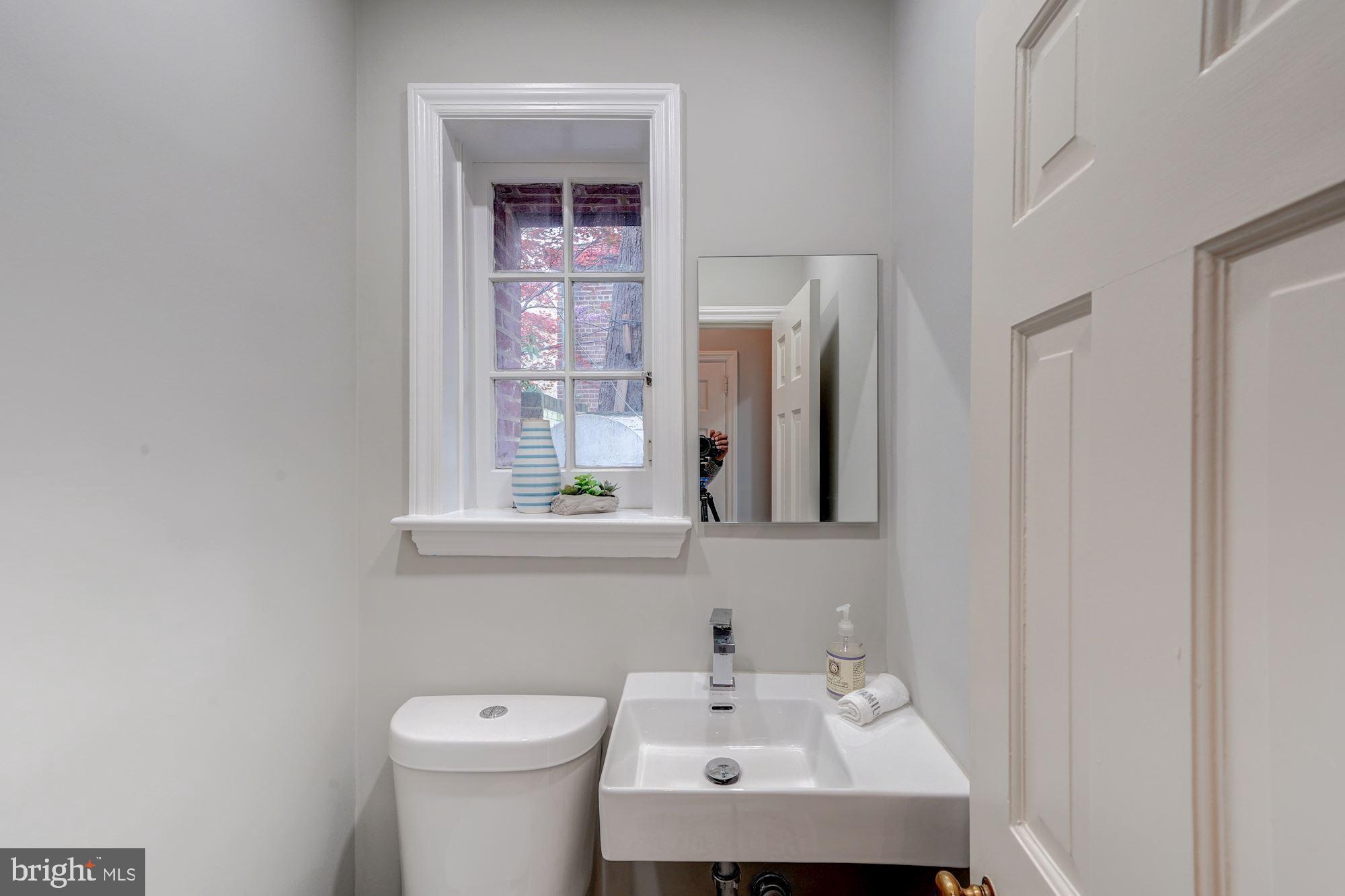 4909 Linnean Avenue Northwest Washington, DC 20008 - Photo 13 of 36