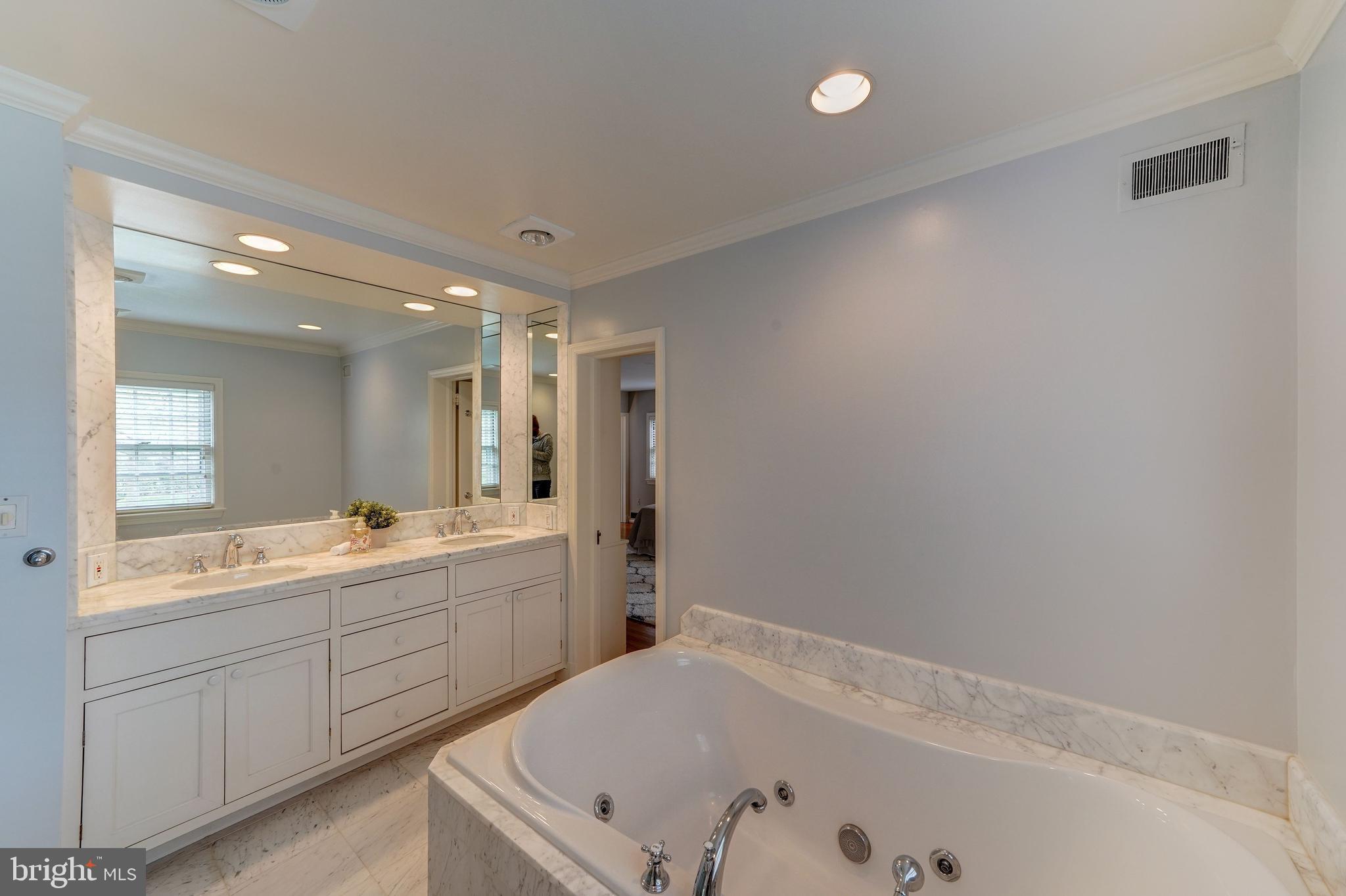 4909 Linnean Avenue Northwest Washington, DC 20008 - Photo 17 of 36