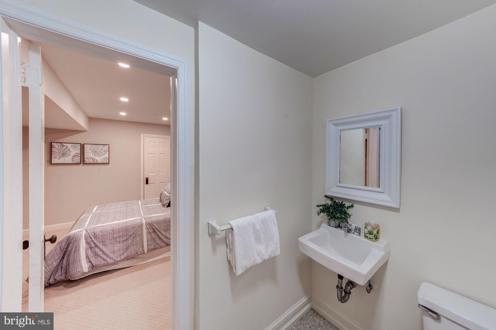 4909 Linnean Avenue Northwest Washington, DC 20008 - Photo 31 of 36