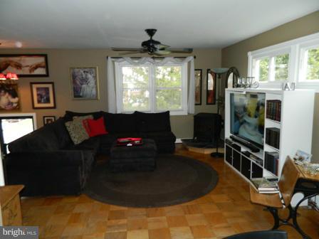412 Latimer Road Joppa, MD 21085 - Photo 2 of 29 Living Room
