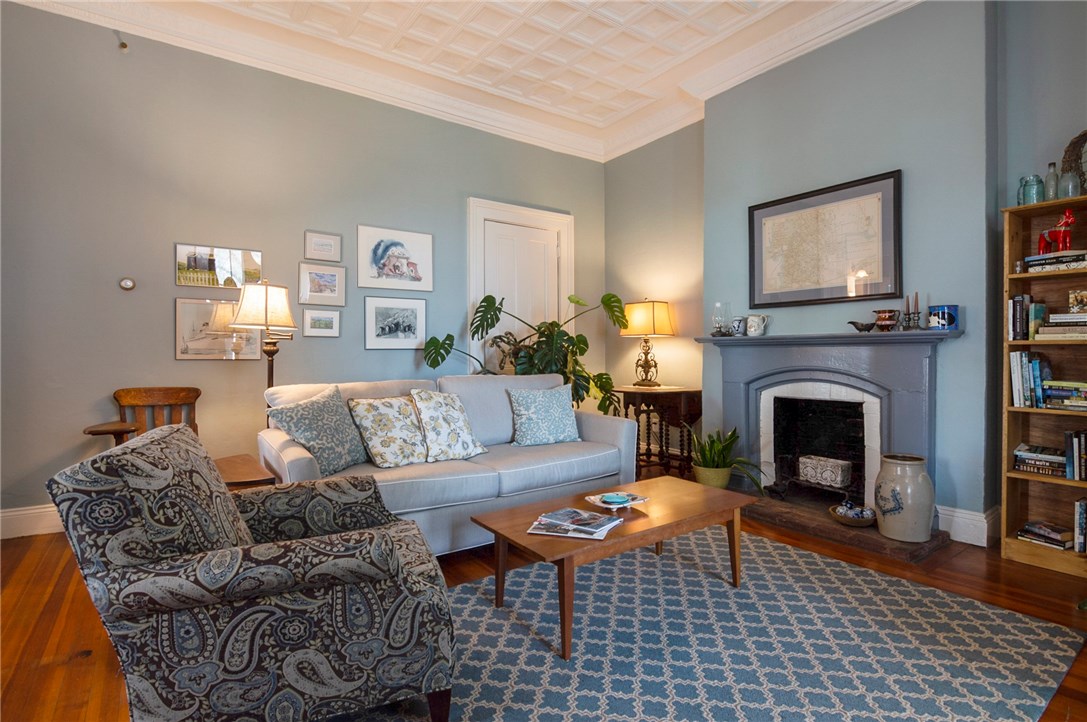 569 Spring Street, Unit 1N Newport, RI 02840 - Photo 2 of 15 Large living room