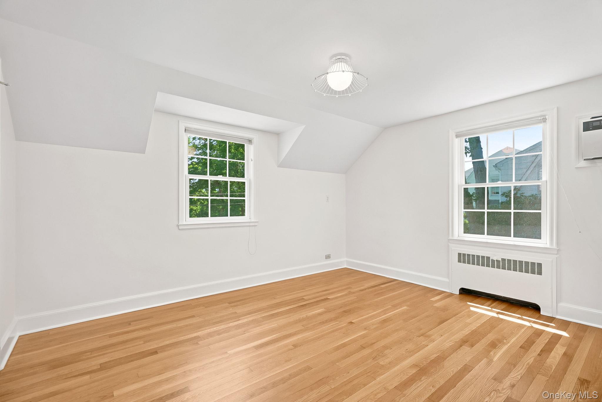 1 Sheridan Road Scarsdale, NY 10583 - Photo 31 of 40 Additional view of second floor bedroom showing two exposures