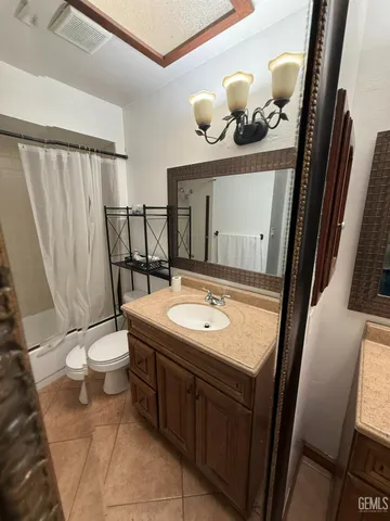 an empty room with a ceiling fan and window