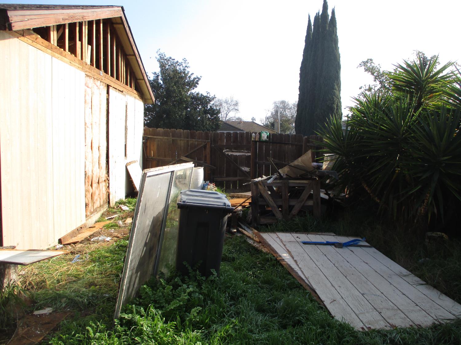 8437 Cherbourg Way Stockton, CA 95210 - Photo 23 of 28 a view of backyard with sitting area