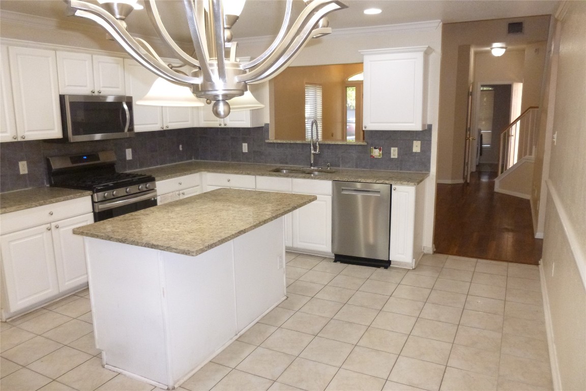 1016 Stacia's Way Pflugerville, TX 78660 - Photo 7 of 34