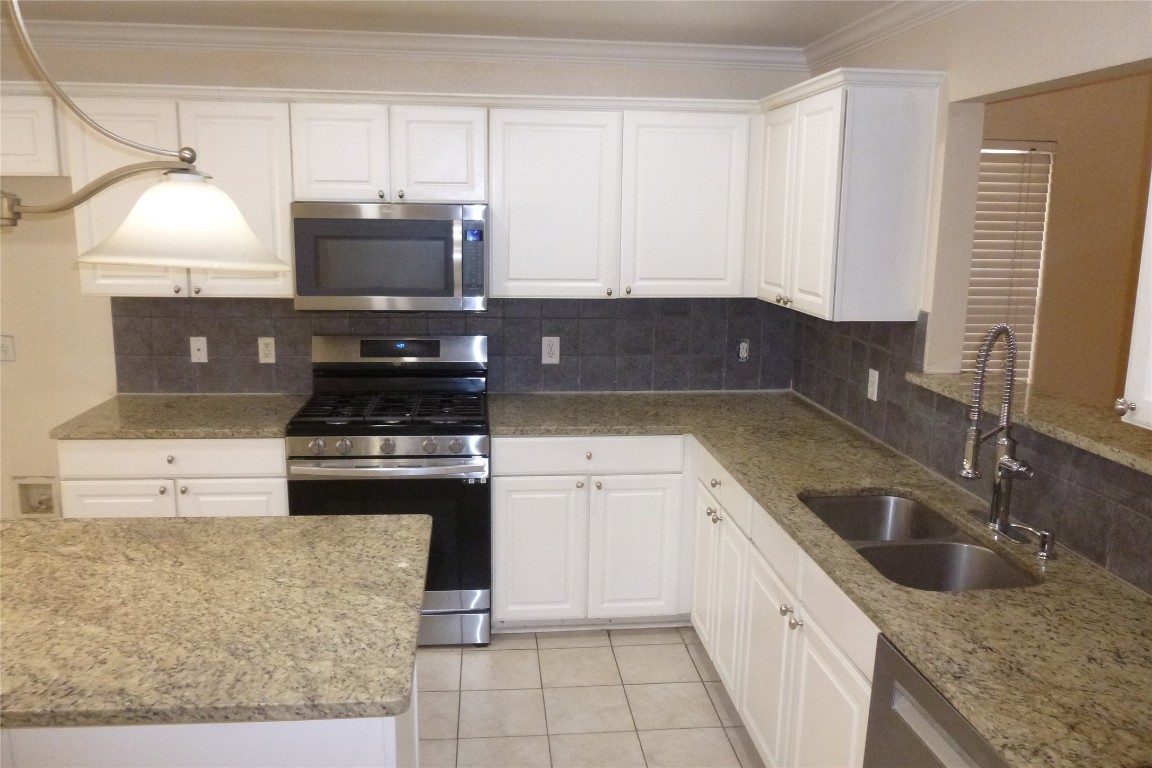 1016 Stacia's Way Pflugerville, TX 78660 - Photo 8 of 34