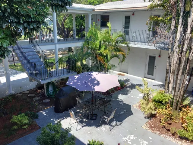 $1,200 | 3515 Van Buren Street, Unit 104, Hollywood, FL 33021