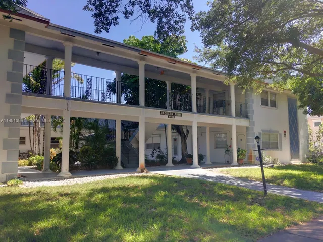 $1,200 | 3515 Van Buren Street, Unit 104, Hollywood, FL 33021