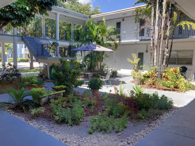 $1,200 | 3515 Van Buren Street, Unit 104, Hollywood, FL 33021