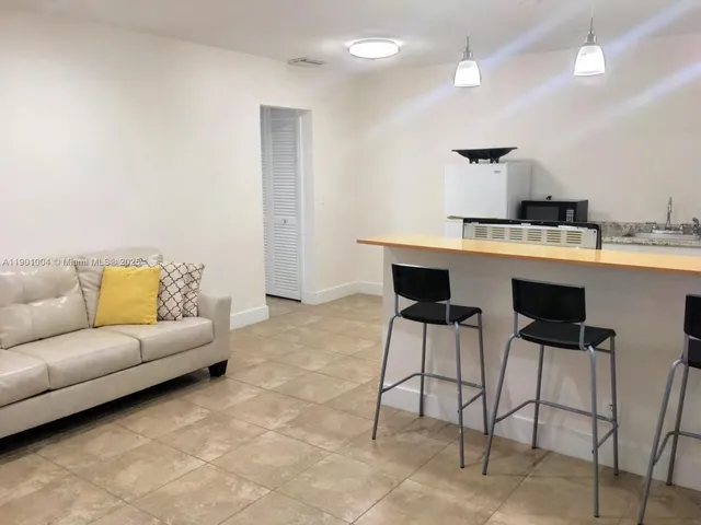 $1,200 | 3515 Van Buren Street, Unit 104, Hollywood, FL 33021