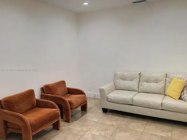 $1,200 | 3515 Van Buren Street, Unit 104, Hollywood, FL 33021