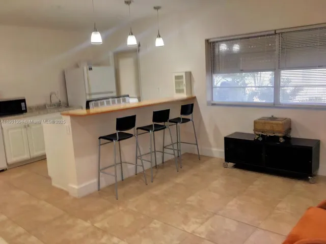 $1,200 | 3515 Van Buren Street, Unit 104, Hollywood, FL 33021