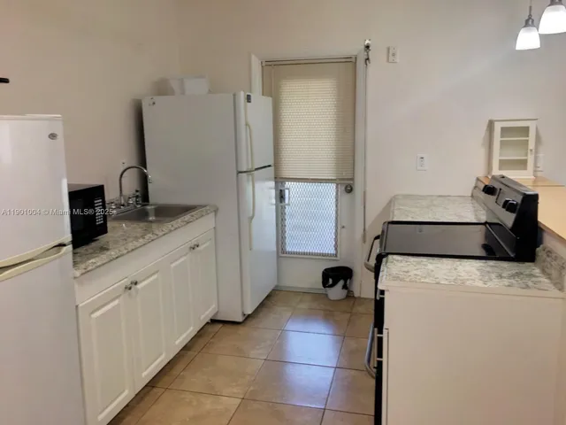 $1,200 | 3515 Van Buren Street, Unit 104, Hollywood, FL 33021