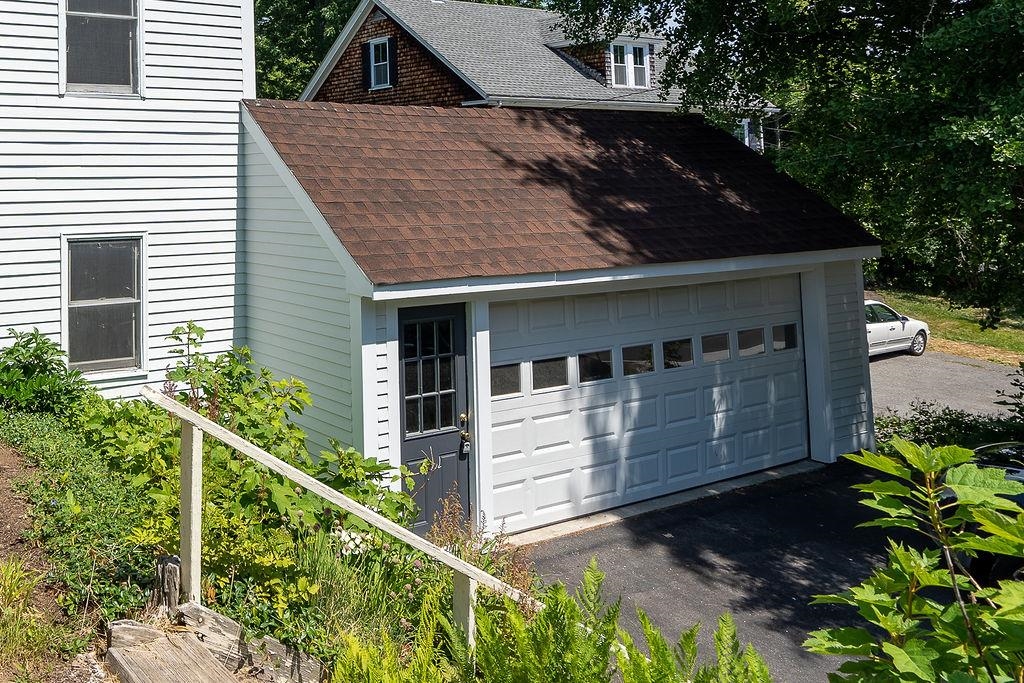 135 Pepperrell Road Kittery, ME 03905 - Photo 3 of 33