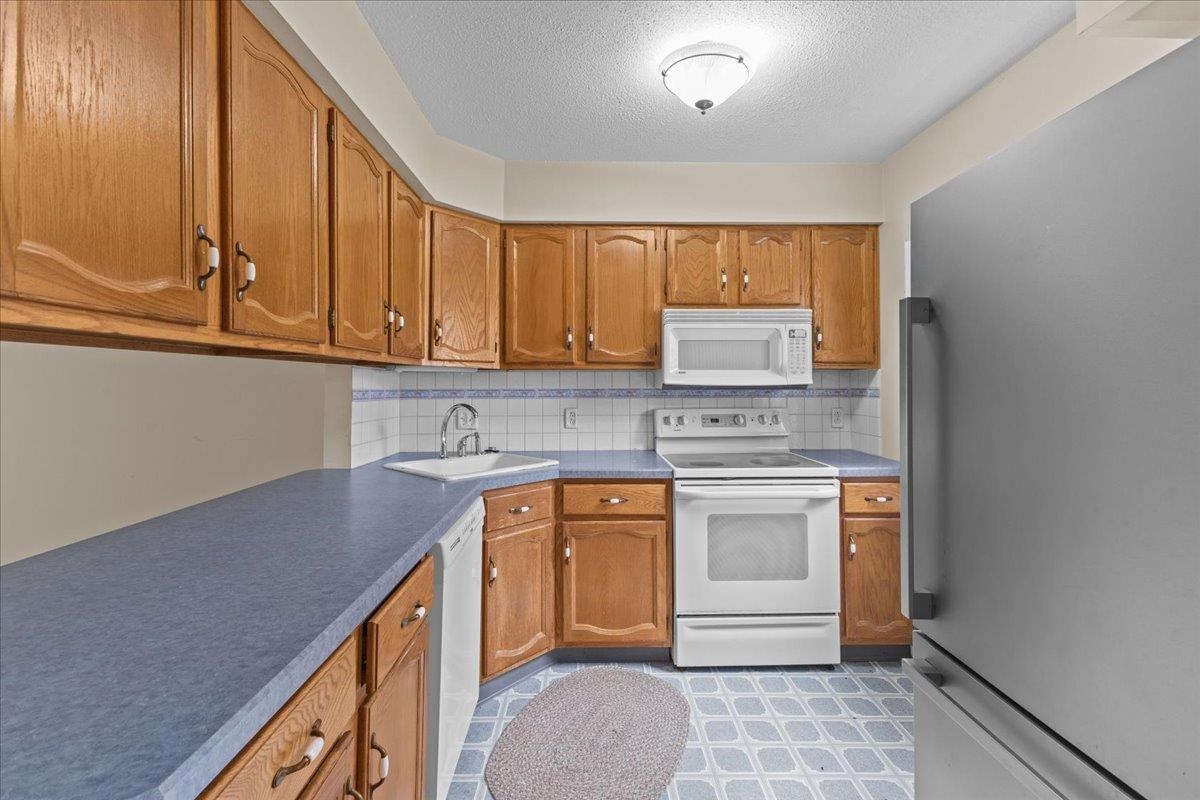 34 Brickyard Road, Unit 24 Essex Junction, VT 05452 - Photo 6 of 31