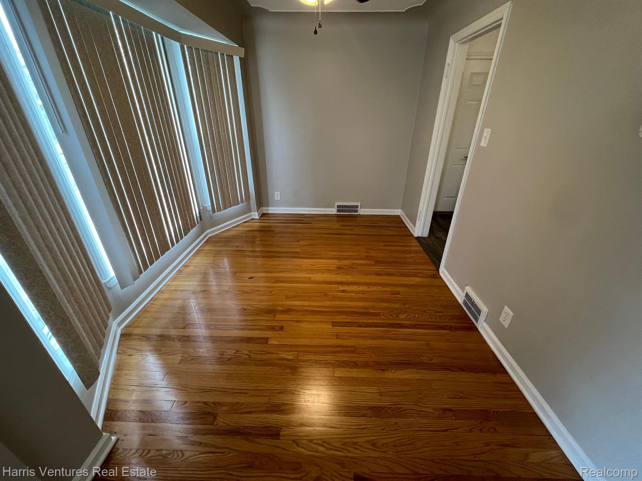 21700-06 Moross Road Grosse Pointe, MI 48236 - Photo 7 of 15 Dining Area
