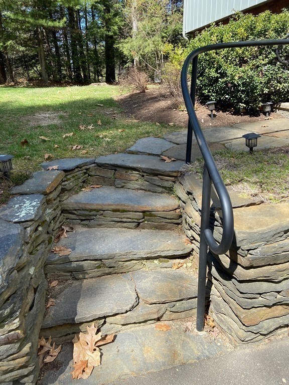239 Aubinwood Road Amherst, MA 01002 - Photo 2 of 42 Gallery Image 2