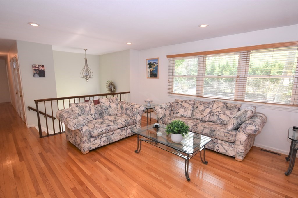 239 Aubinwood Road Amherst, MA 01002 - Photo 5 of 42 Gallery Image 5